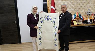 Bakan Mahinur Özdemir Göktaş´tan Başkan Zeybek'e ziyaret