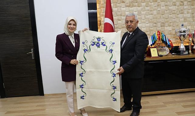 Bakan Mahinur Özdemir Göktaş´tan Başkan Zeybek&#039;e ziyaret