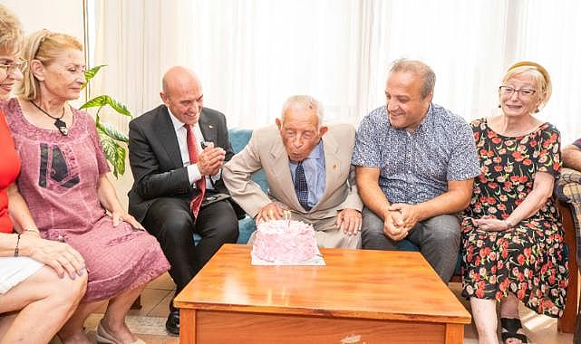 Başkan Soyer asırlık çınar İsmail İnceboy’u ziyaret etti