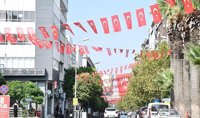Büyükşehir, Manisa'yı Türk Bayrağıyla donattı