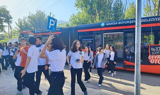 Büyükşehir öğrencileri kitapla buluşturuyor