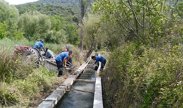Büyükşehir sulama kanalı temizlik çalışmalarına devam ediyor