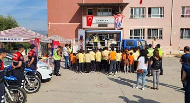 Emniyet kemerinin önemi simülasyon aracıyla anlatıldı