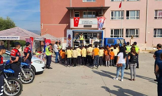 Emniyet kemerinin önemi simülasyon aracıyla anlatıldı