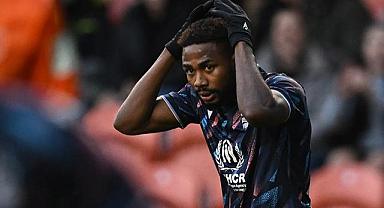 Galatasaray forması giyen Emmanuel Dennis, Başakşehir için geliyor