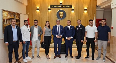 Genç İş İnsanlarından Başkan Oktay'a plaket