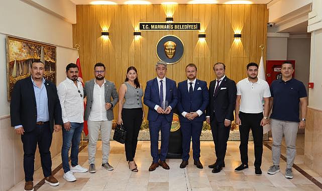 Genç İş İnsanlarından Başkan Oktay'a plaket