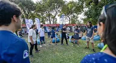 İzmir'de öğrenciler 5 TL'ye doyasıya eğleniyor