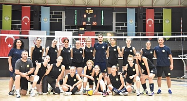 Manisa Voleybol Takımı sezona hazırlanıyor