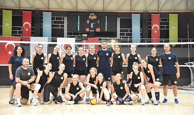 Manisa Voleybol Takımı sezona hazırlanıyor