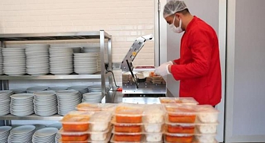 Merkezefendi'de ihtiyaç sahiplerine günlük iki öğün yemek