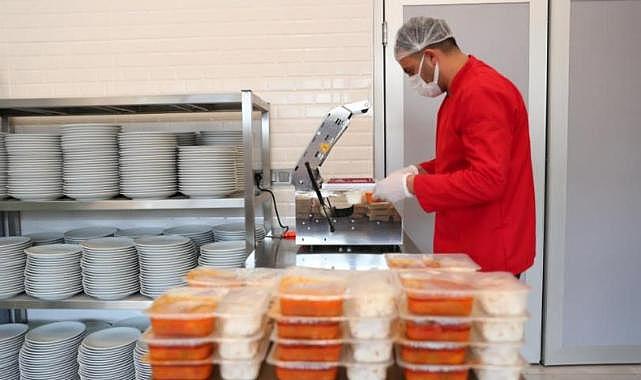 Merkezefendi&#039;de ihtiyaç sahiplerine günlük iki öğün yemek