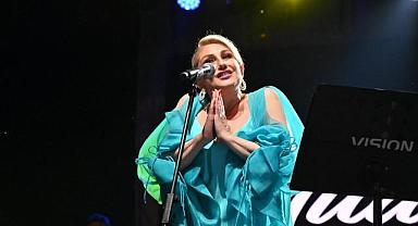 Muazzez Ersoy salihli’de müzik şöleni yaşattı