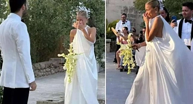 Mutluluk gözyaşı döktü: Burcu Esmersoy İtalya'da evlendi