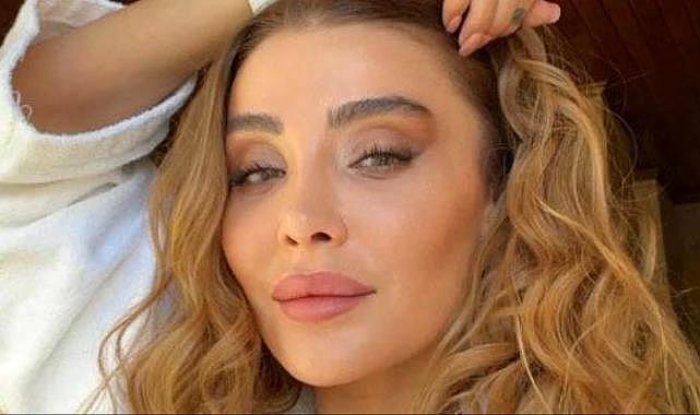 Özge Ulusoy'un yüzüğü göründü: Tektaşının fiyatı dikkat çekti!