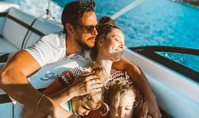 Pelin Akil'in eşi Anıl Altan kızlarıyla ilgili gelen yoruma çok sinirlendi! Verdiği yanıt herkesi şaşırttı