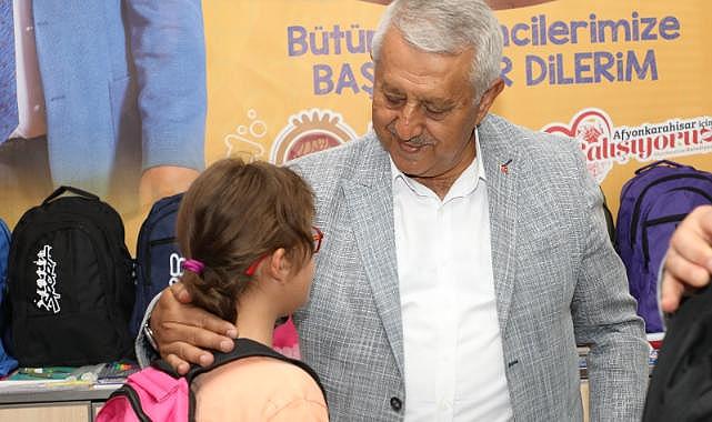 Zeybek Başkan'dan Öğrencilere kırtasiye desteği