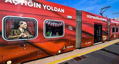 100’üncü yıla özel tramvaylar İzmir sokaklarında