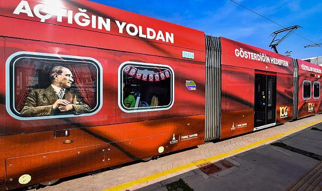100’üncü yıla özel tramvaylar İzmir sokaklarında