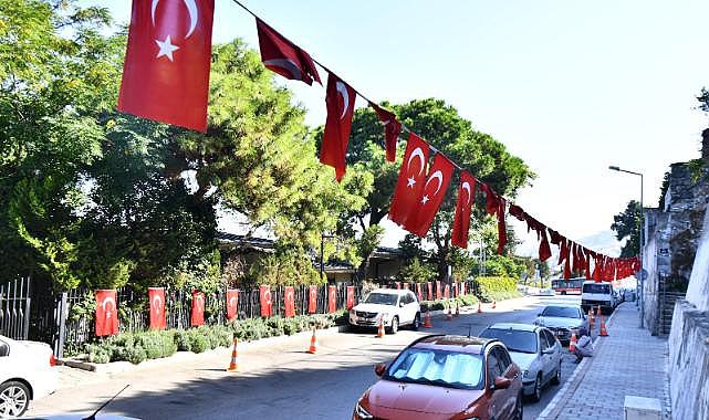 35 bin metrekare Türk bayraklarıyla donatıldı