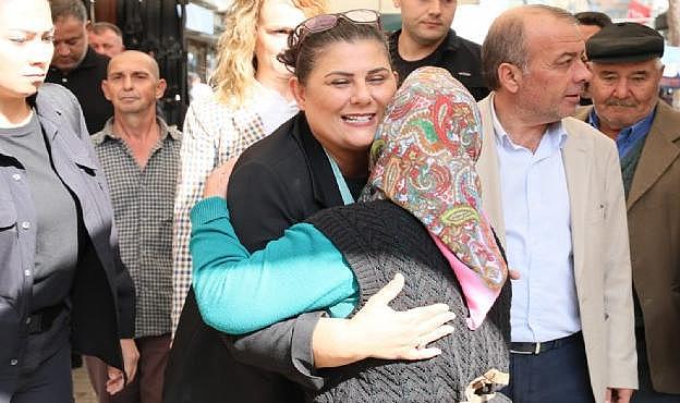 BAŞKAN ÇERÇİOĞLU İNCİRLİOVA PAZARI'NI ZİYARET ETTİ