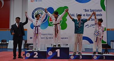 Büyükşehir 100. Yıl 29 Ekim Cumhuriyet Kupası Taekwondo Turnuvası Nefes Kesti