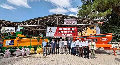 Büyükşehir’den bir destek de Acıpayamlı çiftçilere