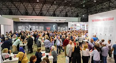 Cumhuriyet sevdalısı İzmir’de “Cumhuriyet’in 100’ü İzmir” sergisi açıldı