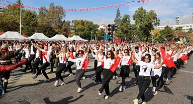 Cumhuriyetin 100. yılı Uşak'ta coşkuyla kutlandı