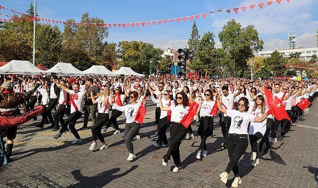 Cumhuriyetin 100. yılı Uşak'ta coşkuyla kutlandı