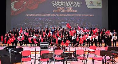 Cumhuriyetin 100. yılına özel 100 çocuk sahne aldı