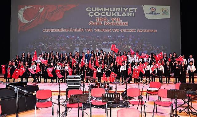 Cumhuriyetin 100. yılına özel 100 çocuk sahne aldı