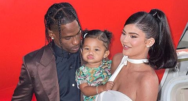 Instagram fenomeni Kylie Jenner'ın oğlunun ismi resmi olarak değişti