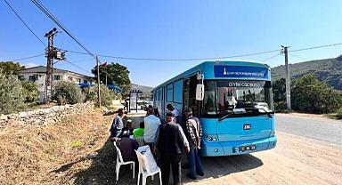 İzmir Büyükşehir Belediyesi’nin giysi desteği köylere ulaşıyor