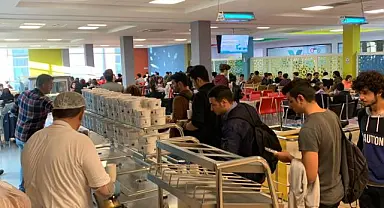 İzmir Büyükşehir Belediyesi üniversite öğrencilerinin yanında