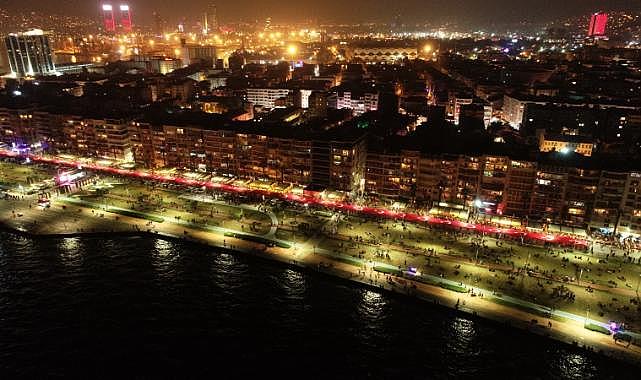İzmir’de 100 yılın kutlaması