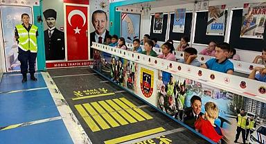 İzmir’de jandarmadan trafik güvenliği eğitimi