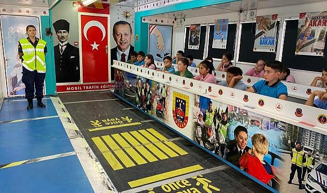 İzmir’de jandarmadan trafik güvenliği eğitimi