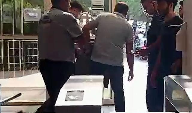 İzmir'de skandal: Yemek zamlarını protesto eden öğrencileri gözaltına aldılar