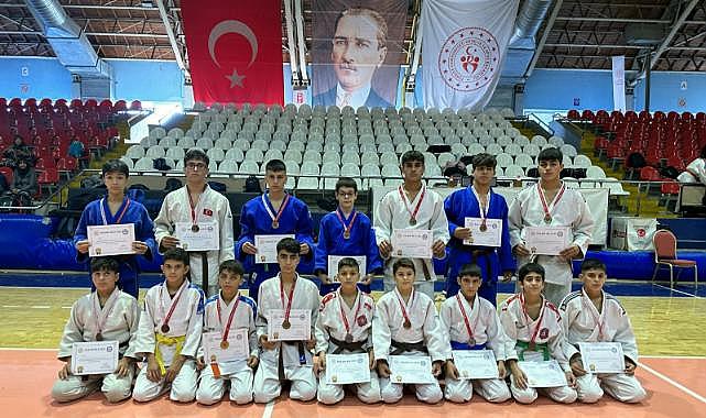 Manisa BBSK&#039;lı judocular turnuvaya damga vurdu