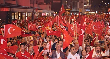 Marmaris'te Cumhuriyet Bayramı için fener alayı ve konser