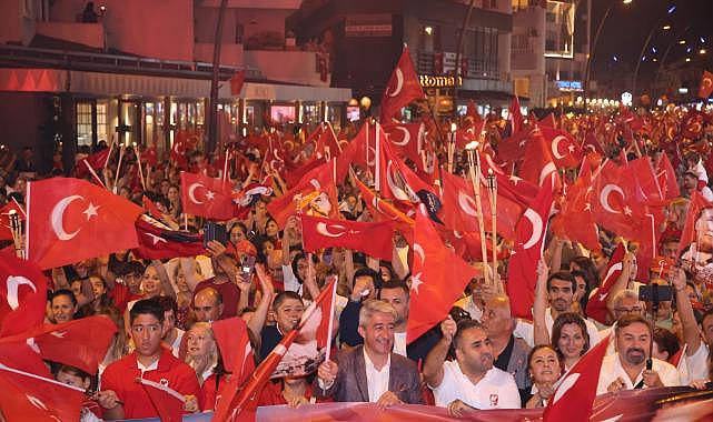 Marmaris'te Cumhuriyet Bayramı için fener alayı ve konser