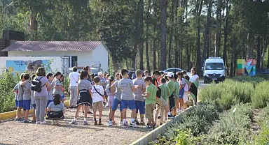 Öğrenciler Büyükşehir Tıbbi Bitkiler Koleksiyon Bahçesi’ni Ziyaret Etti