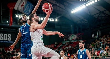 P. Karşıyaka, evinde 2'de 2 yaptı