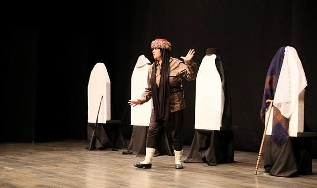 Aydın Büyükşehir Belediyesi Şehir Tiyatroları &quot;Anadolu Kadınları&quot; oyununu izleyicilerle buluşturdu
