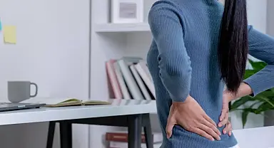 Basit bir sorun olmayabilir! Sırt ve bel ağrıları ne zaman tehlikeli?