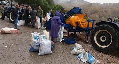 Manisa Büyükşehir Belediyesinin Makine Desteği Üreticinin Elini Rahatlattı