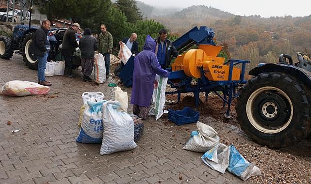 Manisa Büyükşehir Belediyesinin Makine Desteği Üreticinin Elini Rahatlattı