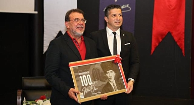Özgentürk Atatürk'ü ve 100. yılı anlattı