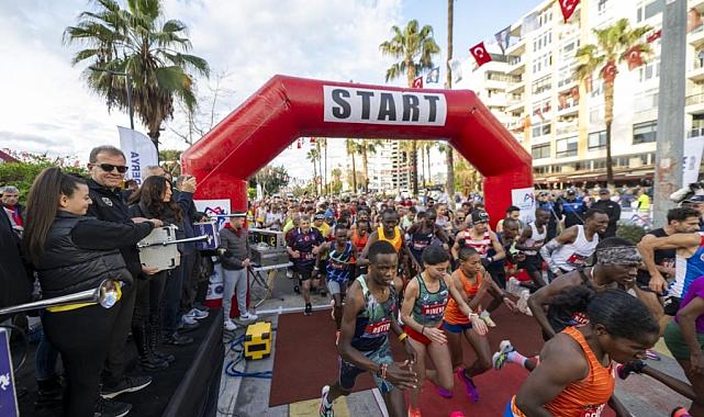 AHMET BAYRAM, MERSİN MARATONU’NDA MADALYA KAZANDI